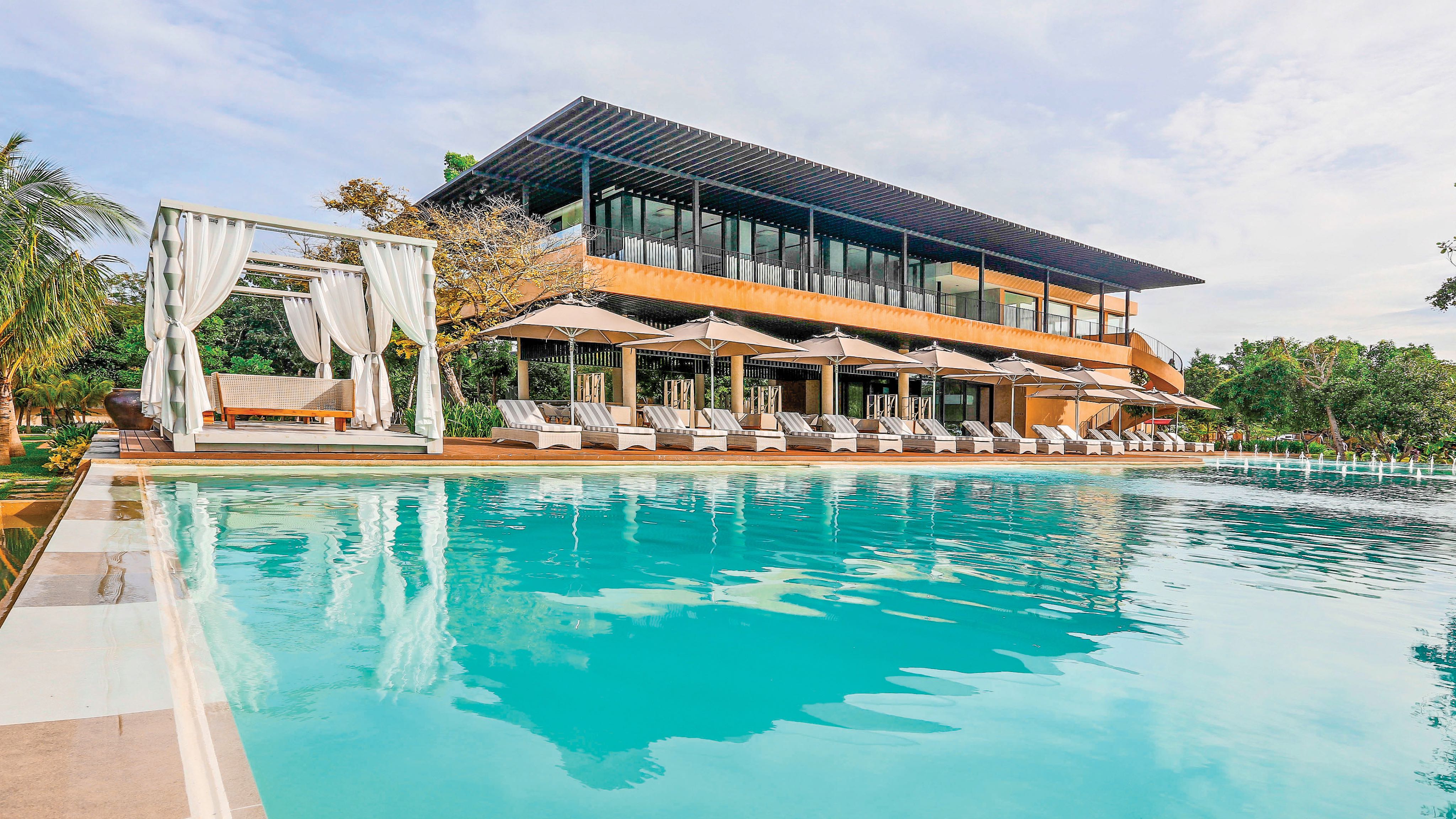 Amorita%20Saffron%20Infinity%20Pool 1