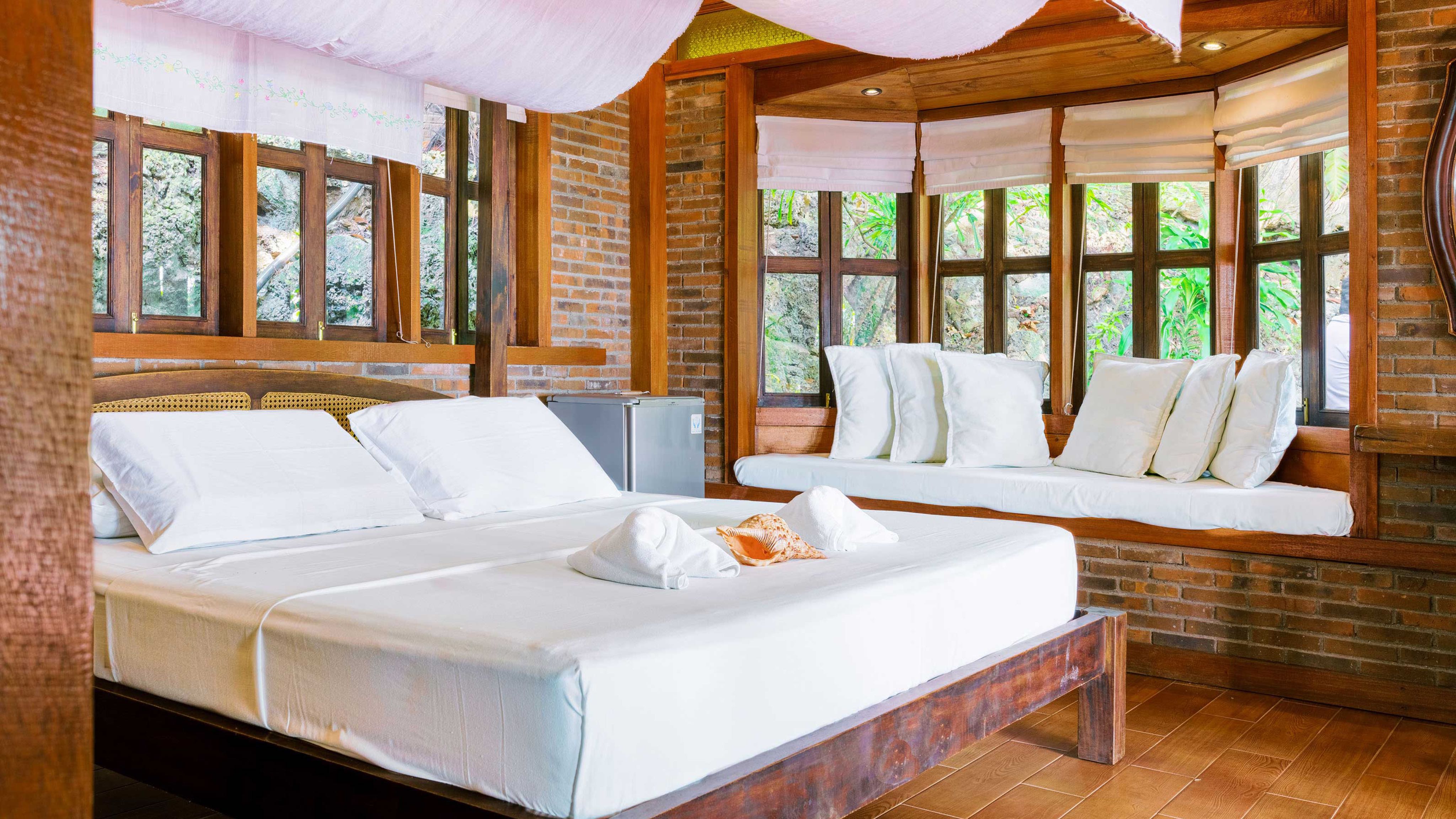 CBTS_Seaview Cottage-for-2-Interior%201